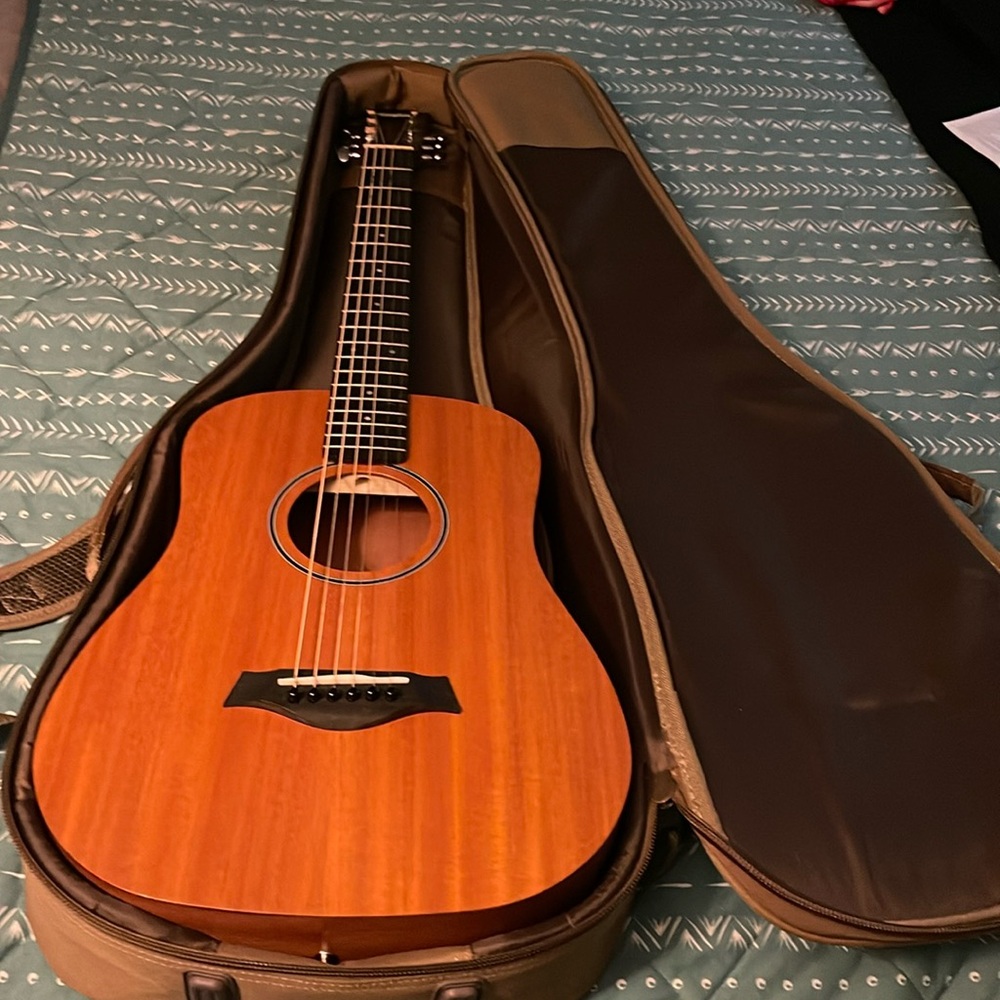 Baby Taylor Guitar Model BT2